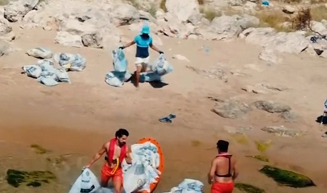 Şile'de günübirlik tatilcilerin bıraktığı çöpler jet ski ve kanolarla kıyıya taşındı