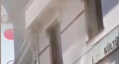 Silivri'de restoranın bacasından yangın çıktı; mahsur kalan 6 kişi kurtarıldı