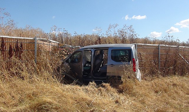 Silivri'de sürücüsü rahatsızlanan hafif ticari kaza yaptı