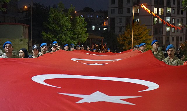 Şırnak'ta 107 metrelik Türk bayrağıyla 15 Temmuz yürüyüşü