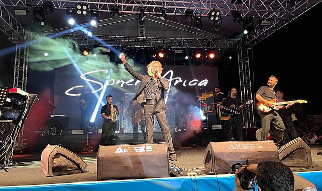Soner Arıca, Fatsa konserinde annesi ve dayısı Kadir İnanır'ı andı