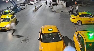 Sultangazi'de el freni çekilmeyen araçların hareket ettiği anlar kamerada
