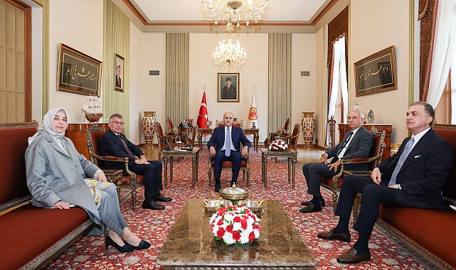 TBMM Başkanı Kurtulmuş, AK Parti Grubu ile görüştü