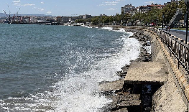 Tekirdağ'da fırtına nedeniyle 4 ilçede denize girmek yasaklandı