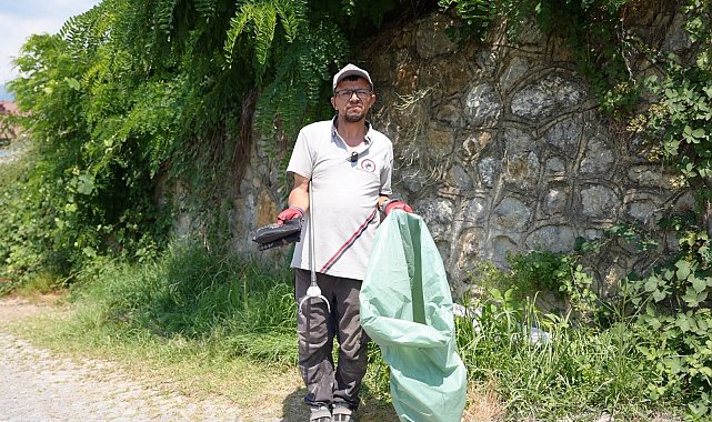 Temizlik işçisi, içinde 3,5 milyon lira değerinde altın olan çantayı bulup polise teslim etti