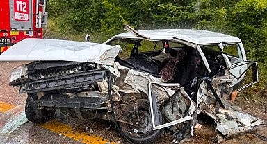 TIR ile otomobil çarpıştı: 1 ölü, 2 ağır yaralı