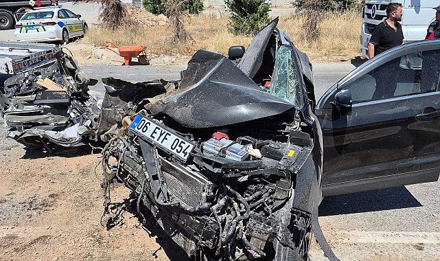 TIR'a arkadan çarpan otomobilin sürücüsü ağır yaralandı