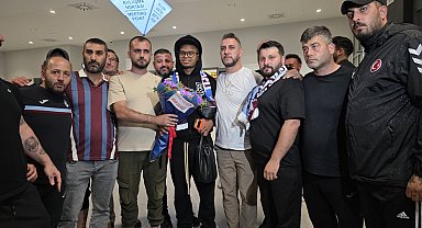 Trabzonspor'un yeni transferi Noah Saviolo şehre geldi Metin eklendi