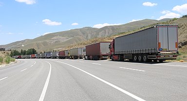 Türkiye-İran sınırında 12 kilometrelik TIR kuyruğu