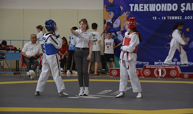 Türkiye Minikler Taekwondo Şampiyonası Sinop'ta başladı