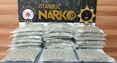 Tuzla'da 2 araca düzenlenen operasyonda 27 kilogram uyuşturucu ele geçirildi