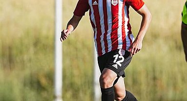 Ümraniyespor hazırlık maçında Pendikspor'u 2-1 mağlup etti