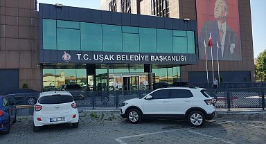 Uşak'ta belediyede sigortalı gösterilip Özkan Yalım'ın işletmelerinde çalışan 17 kişiye gözaltı