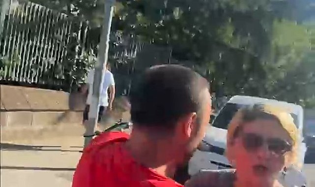 Üsküdar'da motosiklet sürücüsü ile skuterli çiftin kavgası kamerada
