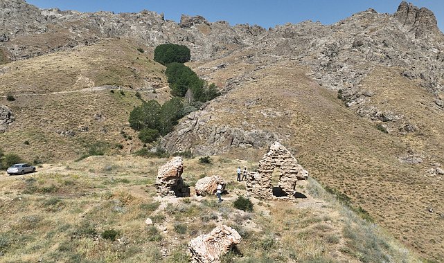 Van'da tahrip edilen tarihi kilise ve mezarlık için koruma çalışması başlatıldı