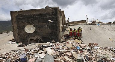 Venezuela'daki depremlerde hayatını kaybedenlerin sayısı 2 bin 295'e yükseldi
