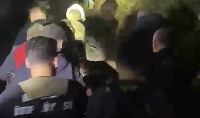 Yamaç kenarına düşen vatandaşı itfaiye kurtardı