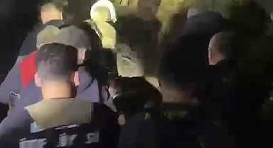 Yamaç kenarına düşen vatandaşı itfaiye kurtardı
