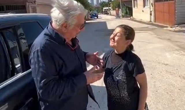 Yolunu şaşıran oyuncu Erdal Özyağcılar'a yolu tarif edip, mavi yumurta verdi