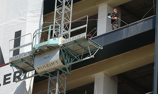 Yük asansöründe elektrik akımına kapılan işçi, 7'nci kattan düşüp öldü