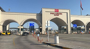 Yunanistan'a açılan sınır kapılarında giriş ve çıkışlar durdu