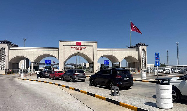 Yunanistan'a açılan sınır kapılarında giriş ve çıkışlar durdu