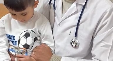 Yüzlerce hastasını hayata bağlayan onkolog, DMD hastası oğluna şifa arıyor