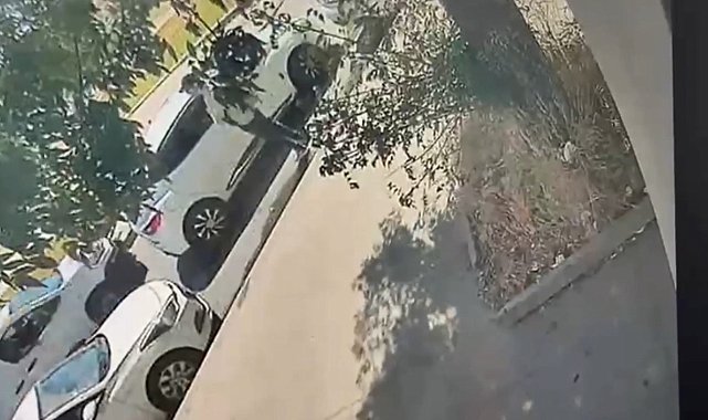 Zeytinburnu'nda otomobilden para çalan şüpheli kamerada