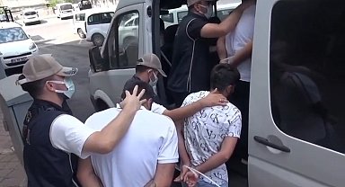 'Uyuşturucu ve fuhuşla mücadele' adı altında 2 kişiyi darbeden 6 şüpheliden 3'ü tutuklandı