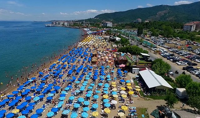 40 bin nüfuslu Çınarcık, yaz sezonunda 400 bin kişiyi ağırlıyor