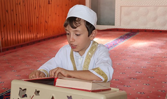 9 yaşındaki otizmli Asilhan, Kur'an okumayı öğrendi