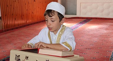 9 yaşındaki otizmli Asilhan, Kur'an okumayı öğrendi