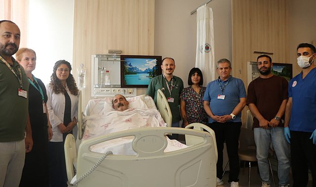 Acil servisteki hastanın duran kalbi, kalp masajıyla yeniden çalıştırıldı