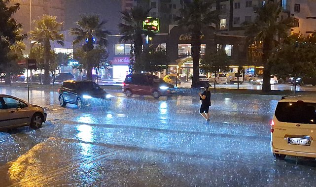 Adana'da sağanak yağış