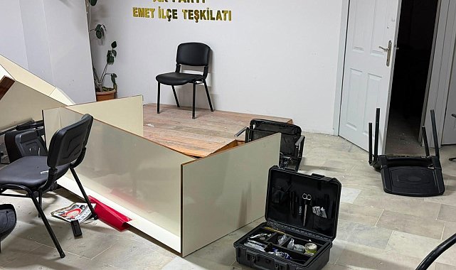 AK Parti Emet İlçe Başkanlığı binasına saldırı