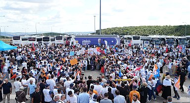 AK Parti'nin kuruluş yıl dönümü programı için Ankara'ya giden binlerce partili Kocaeli'de buluştu