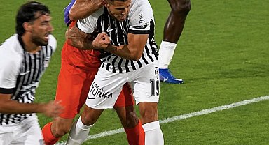 Alanyaspor - Beşiktaş maçındaki tartışmalı pozisyonla ilgili hakemlere suç duyurusu