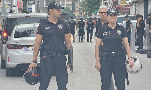 Alparslan Kuytul'un evinde polis arama yapıyor