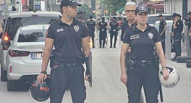 Alparslan Kuytul'un evinde polis arama yapıyor