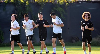 Altay, 17 eksikle çalışıyor