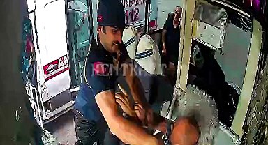 Ambulans ve özel halk otobüsü şoförlerinin kavgası kamerada