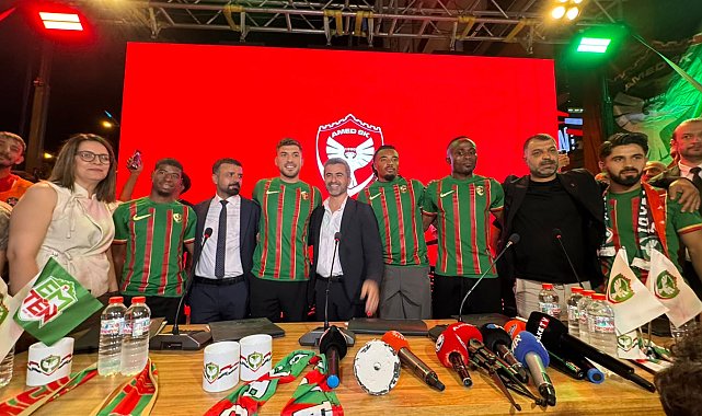 Amed Sportif Faaliyetler'de 5 futbolcu için imza töreni