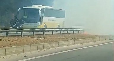 Anız yangını, trafikte aksamaya neden oldu