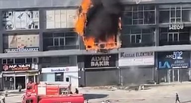 Ankara'da hırdavat dükkanı, yangında kullanılamaz hale geldi