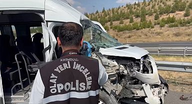 Ankara'da minibüs TIR'a çarptı: 7 yaralı