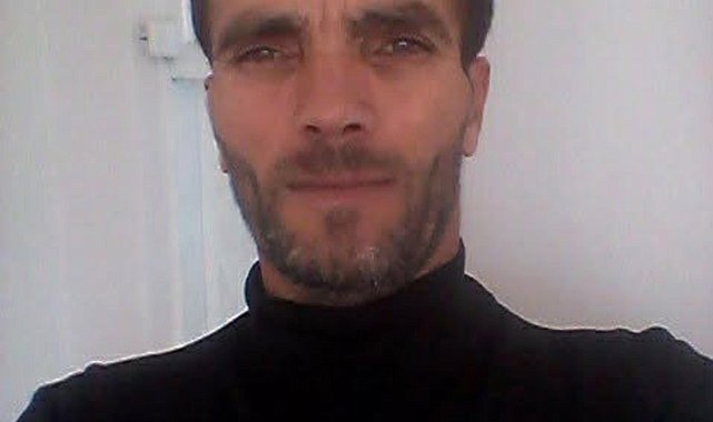 Annesine mesaj atan kişiyi demir çubukla döverek öldürdü