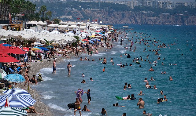 Antalya'da yüksek nem bunalttı