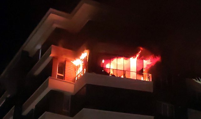 Apartman dairesindeki yangında, 14 kişi dumandan etkilendi