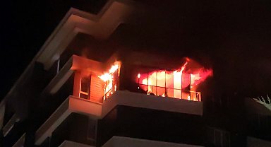 Apartman dairesindeki yangında, 14 kişi dumandan etkilendi