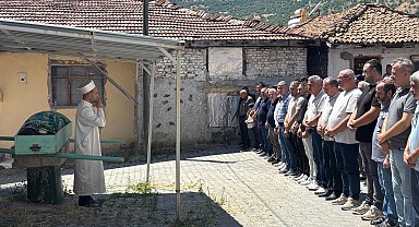 Apartmanda komşusu tarafından öldürülen yönetici yardımcısı, toprağa verildi